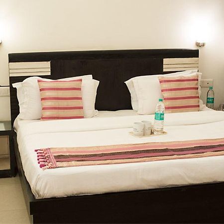 גורגאון Aura Suites מראה חיצוני תמונה