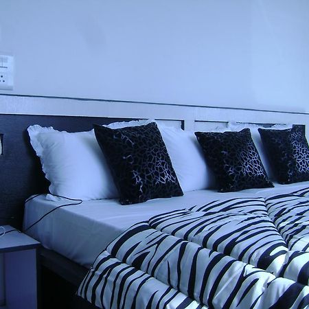 גורגאון Aura Suites מראה חיצוני תמונה